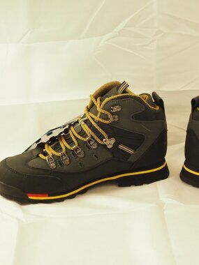 Tantu Hiking Boots  (NWT)